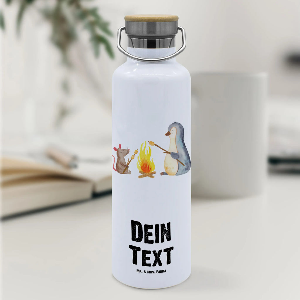 Personalisierte Trinkflasche Pinguin Lagerfeuer Personalisierte Trinkflasche, Trinkflasche mit Namen, Trinkflasche bedrucken, Flasche personalisiert, Trinkflasch mit Aufdruck, Trinkflasche Werbegeschenk, Namensaufdruck Trinkflasche, Sportflasche personalisiert, Trinkflasche Sport, Pinguin, Maus, Pinguine, Lagerfeuer, Leben, Arbeit, Job, Motivation, Büro, Büroalltag, Lebensspruch, Lebensmotivation, Neustart, Liebe, grillen, Feuer, Marshmallows