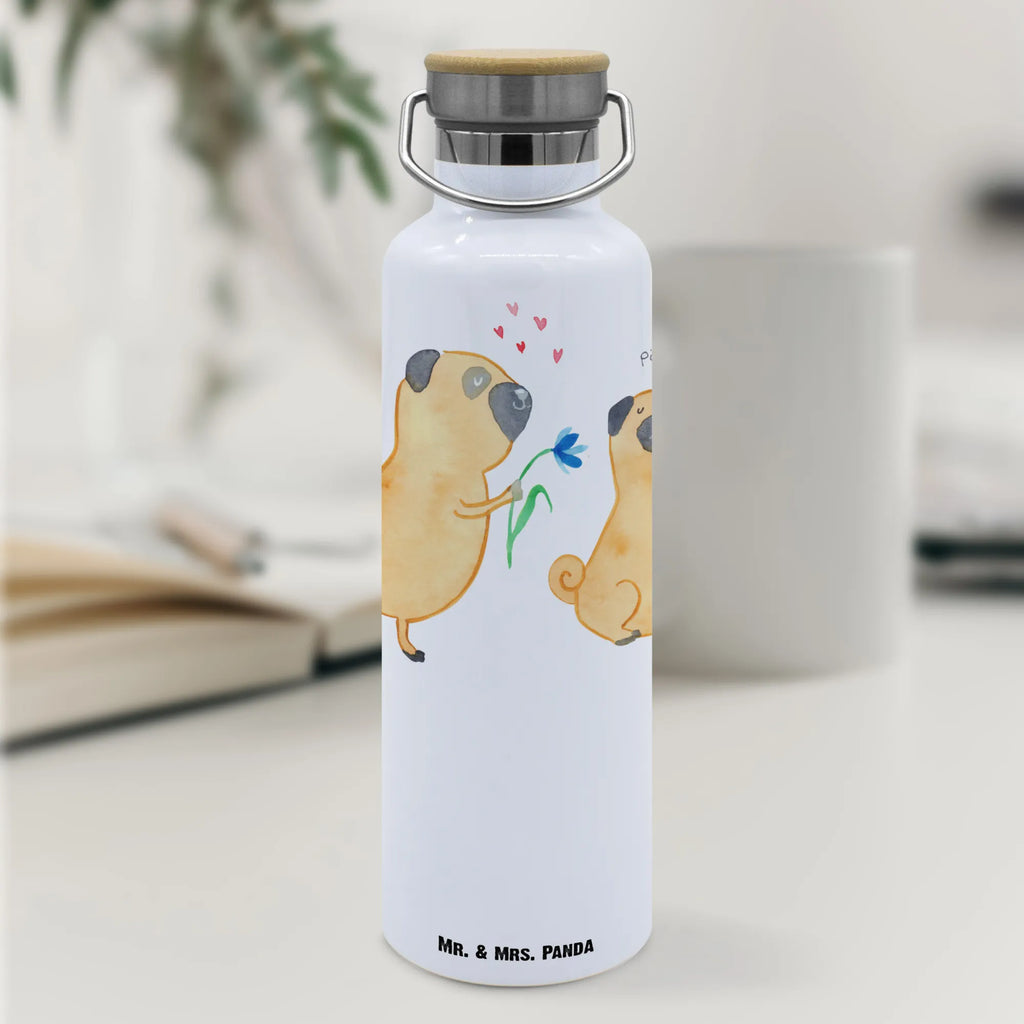 Trinkflasche Mops Verliebt Thermosflasche, Isolierflasche, Edelstahl, Trinkflasche, isoliert, Wamrhaltefunktion, Sportflasche, Flasche zum Sport, Sportlerflasche, Hund, Hundemotiv, Haustier, Hunderasse, Tierliebhaber, Hundebesitzer, Sprüche, Mops, Möpse, Hundeliebe, verliebt, Liebe, Liebesspruch. Verlobt, Geschenk Freund, Partner