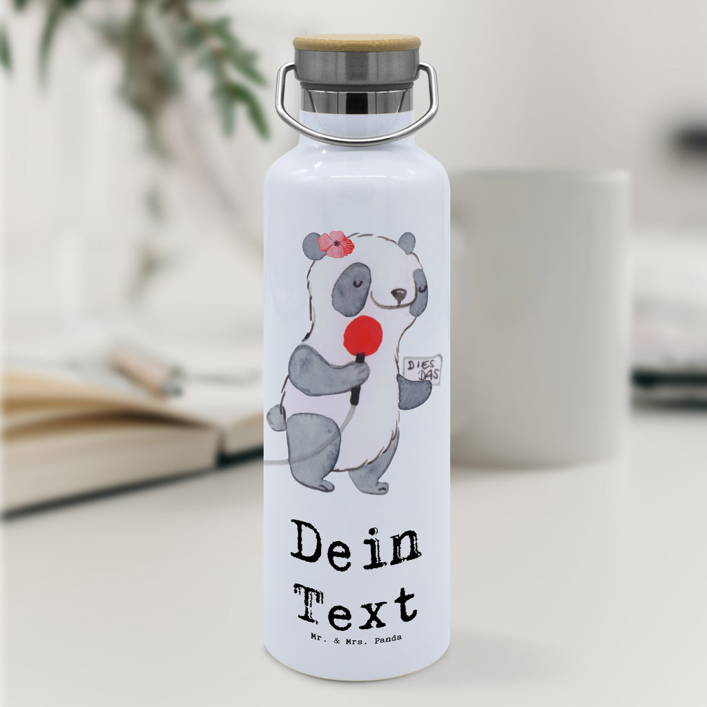 Personalisierte Trinkflasche Sportjournalistin mit Herz Personalisierte Trinkflasche, Trinkflasche mit Namen, Trinkflasche bedrucken, Flasche personalisiert, Trinkflasch mit Aufdruck, Trinkflasche Werbegeschenk, Namensaufdruck Trinkflasche, Sportflasche personalisiert, Trinkflasche Sport, Beruf, Ausbildung, Jubiläum, Abschied, Rente, Kollege, Kollegin, Geschenk, Schenken, Arbeitskollege, Mitarbeiter, Firma, Danke, Dankeschön, Sportjournalistin, Journalistin, Reporterin, Redakteurin, Pressebüro, Studium