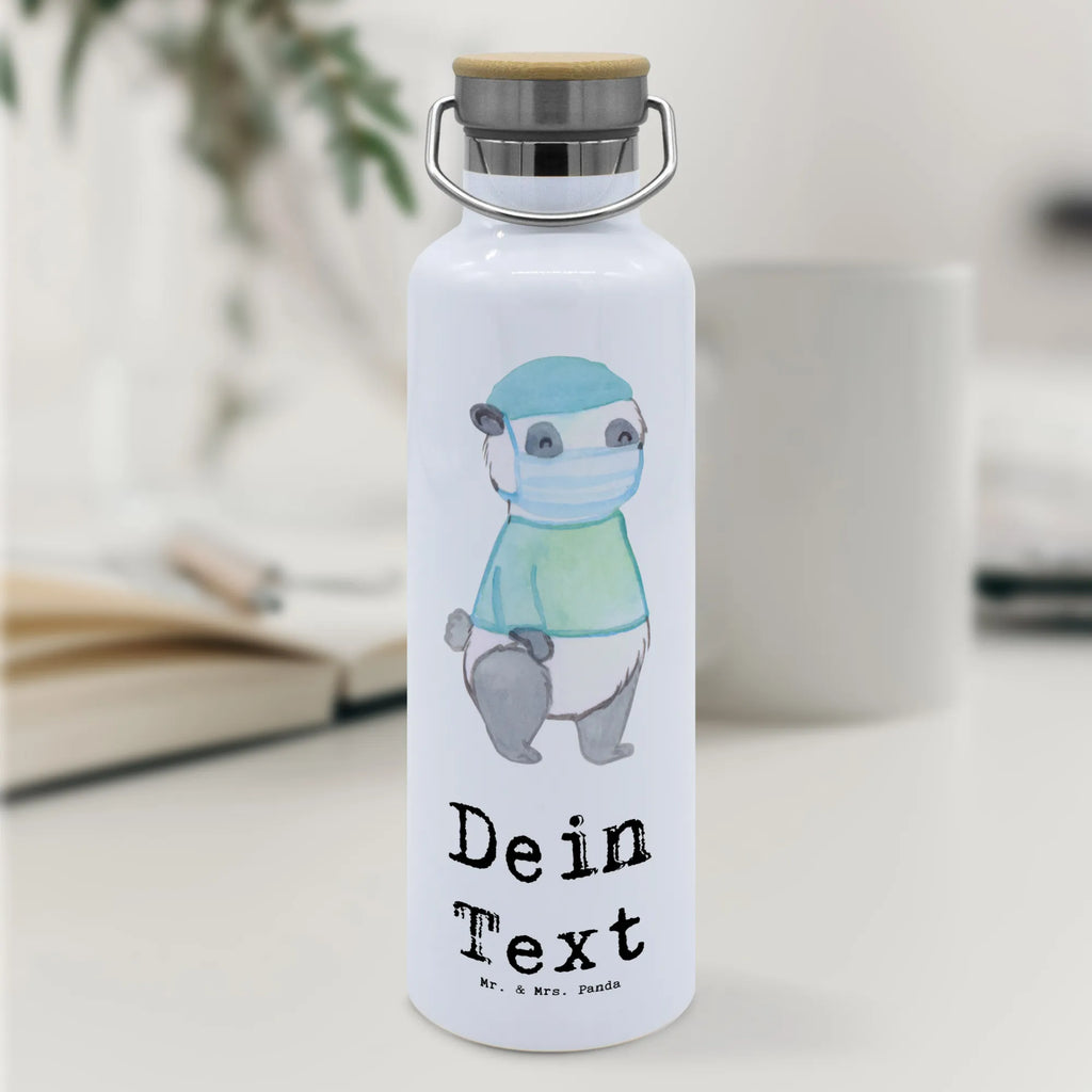 Personalisierte Trinkflasche Operationsassistent mit Herz Personalisierte Trinkflasche, Trinkflasche mit Namen, Trinkflasche bedrucken, Flasche personalisiert, Trinkflasch mit Aufdruck, Trinkflasche Werbegeschenk, Namensaufdruck Trinkflasche, Sportflasche personalisiert, Trinkflasche Sport, Beruf, Ausbildung, Jubiläum, Abschied, Rente, Kollege, Kollegin, Geschenk, Schenken, Arbeitskollege, Mitarbeiter, Firma, Danke, Dankeschön, Operationsassistent, Operationstechnischer Assistent, OTA, OP Assistent, Operationsassistenz