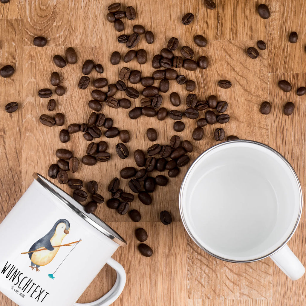 Personalisierte Emaille Tasse Pinguin Angler Emaille Tasse personalisiert, Emaille Tasse mit Namen, Campingtasse personalisiert, Namenstasse, Campingtasse bedrucken, Campinggeschirr personalsisert, tasse mit namen, personalisierte tassen, personalisierte tasse, tasse selbst gestalten, tasse bedrucken, tassen bedrucken, Pinguin, Pinguine, Angeln, Angler, Tagträume, Hobby, Plan, Planer, Tagesplan, Neustart, Motivation, Geschenk, Freundinnen, Geschenkidee, Urlaub, Wochenende