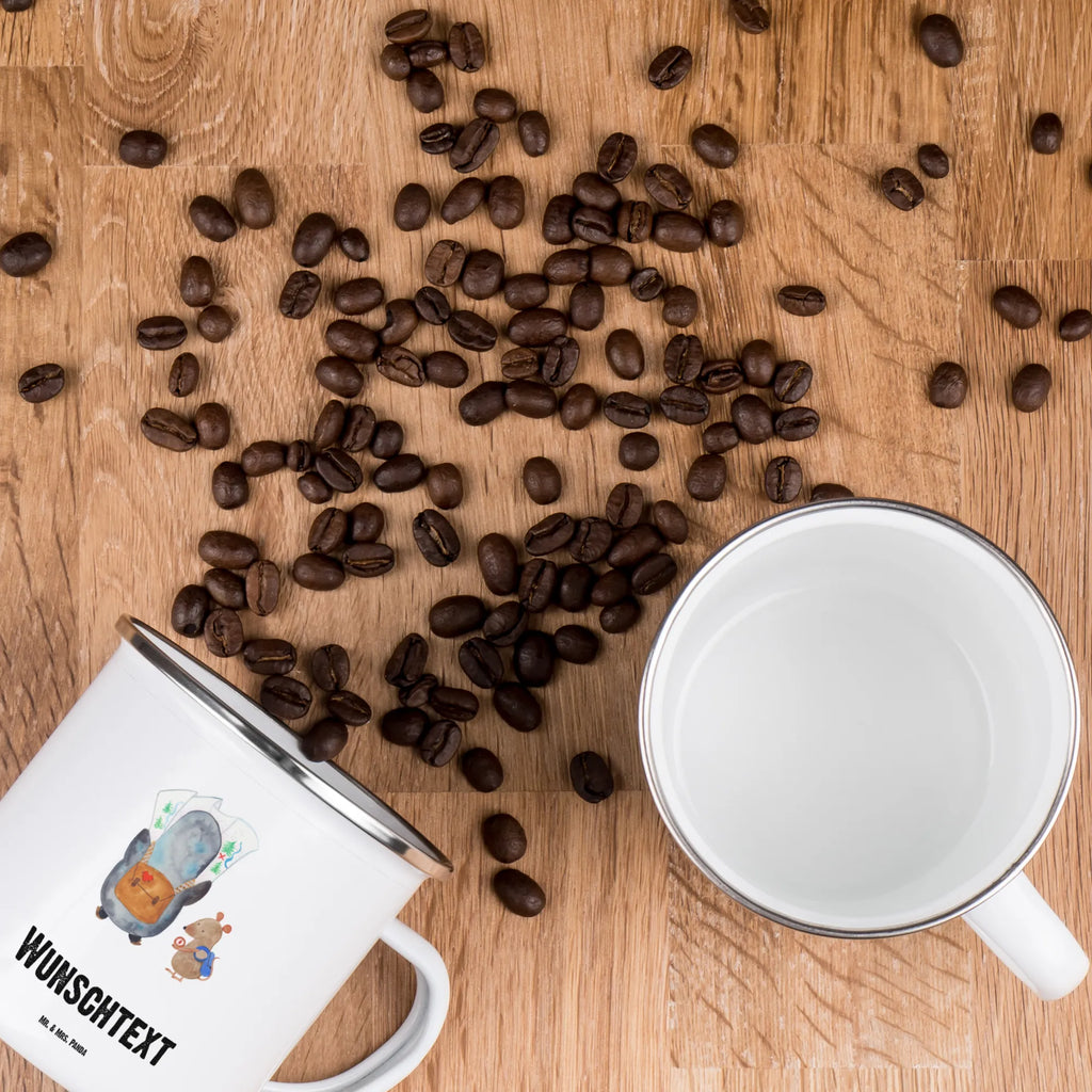 Personalisierte Emaille Tasse Pinguin & Maus Wanderer Emaille Tasse personalisiert, Emaille Tasse mit Namen, Campingtasse personalisiert, Namenstasse, Campingtasse bedrucken, Campinggeschirr personalsisert, tasse mit namen, personalisierte tassen, personalisierte tasse, tasse selbst gestalten, tasse bedrucken, tassen bedrucken, Pinguin, Pinguine, Abenteurer, Abenteuer, Roadtrip, Ausflug, Wanderlust, wandern