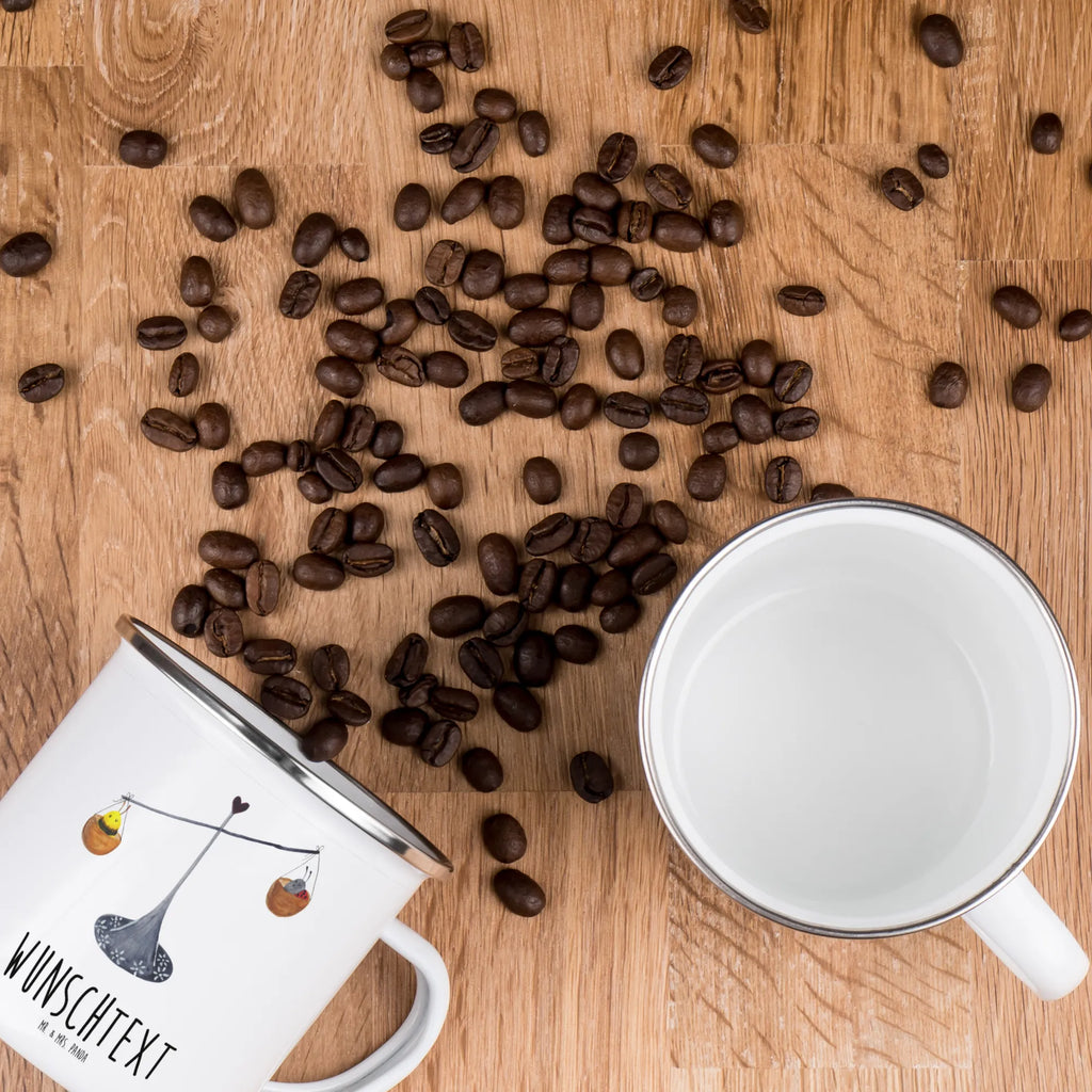 Personalisierte Emaille Tasse Sternzeichen Waage Emaille Tasse personalisiert, Emaille Tasse mit Namen, Campingtasse personalisiert, Namenstasse, Campingtasse bedrucken, Campinggeschirr personalsisert, tasse mit namen, personalisierte tassen, personalisierte tasse, tasse selbst gestalten, tasse bedrucken, tassen bedrucken, Tierkreiszeichen, Sternzeichen, Horoskop, Astrologie, Aszendent, Waage, Waage Geschenk, Waage Sternzeichen, Geschenk Oktober, Geschenk September, Geburtstag Oktober, Geburtstag September, Gleichgewicht, Marienkäfer, Hummel, Biene