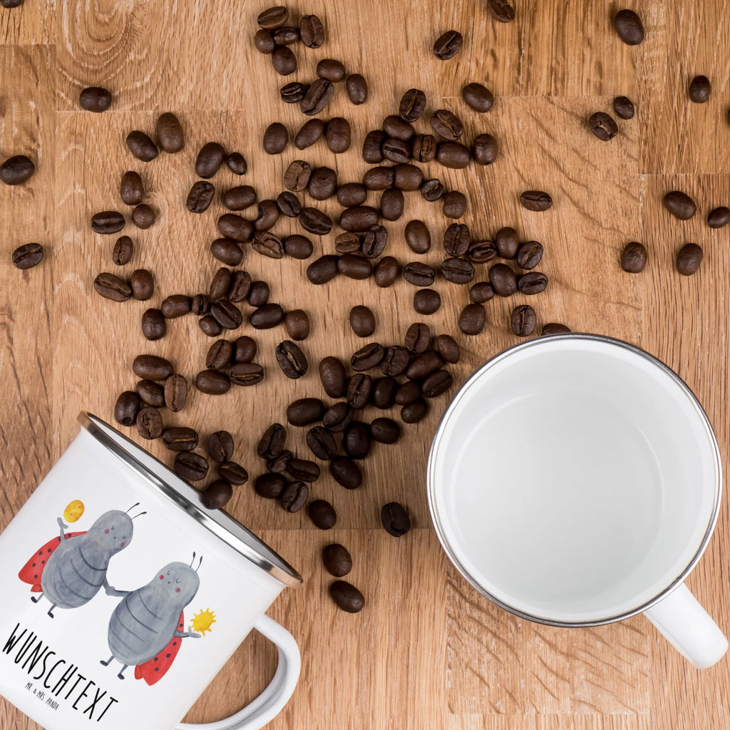 Personalisierte Emaille Tasse Sternzeichen Zwilling Emaille Tasse personalisiert, Emaille Tasse mit Namen, Campingtasse personalisiert, Namenstasse, Campingtasse bedrucken, Campinggeschirr personalsisert, tasse mit namen, personalisierte tassen, personalisierte tasse, tasse selbst gestalten, tasse bedrucken, tassen bedrucken, Tierkreiszeichen, Sternzeichen, Horoskop, Astrologie, Aszendent, Zwillinge, Zwilling Geschenk, Zwilling Sternzeichen, Geburtstag Mai, Geschenk Mai, Geschenk Juni, Marienkäfer, Glückskäfer, Zwillingsbruder, Zwillingsschwester