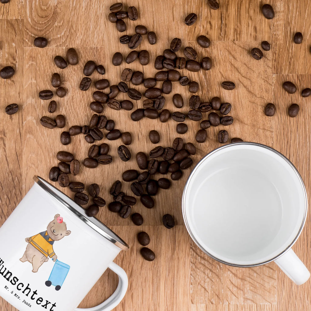 Personalisierte Emaille Tasse Müllwerkerin mit Herz Emaille Tasse personalisiert, Emaille Tasse mit Namen, Campingtasse personalisiert, Namenstasse, Campingtasse bedrucken, Campinggeschirr personalsisert, tasse mit namen, personalisierte tassen, personalisierte tasse, tasse selbst gestalten, tasse bedrucken, tassen bedrucken, Beruf, Ausbildung, Jubiläum, Abschied, Rente, Kollege, Kollegin, Geschenk, Schenken, Arbeitskollege, Mitarbeiter, Firma, Danke, Dankeschön, Müllwerkerin, Fachkraft Kreislauf- und Abfallwirtschaft, Müllentsorgerin, Kehrichtfrau, Müllfrau, Müllfahreriin