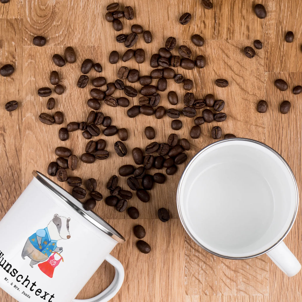 Personalisierte Emaille Tasse Modeverkäufer mit Herz Emaille Tasse personalisiert, Emaille Tasse mit Namen, Campingtasse personalisiert, Namenstasse, Campingtasse bedrucken, Campinggeschirr personalsisert, tasse mit namen, personalisierte tassen, personalisierte tasse, tasse selbst gestalten, tasse bedrucken, tassen bedrucken, Beruf, Ausbildung, Jubiläum, Abschied, Rente, Kollege, Kollegin, Geschenk, Schenken, Arbeitskollege, Mitarbeiter, Firma, Danke, Dankeschön, Modeverkäufer, Verkäufer, Fashion Store