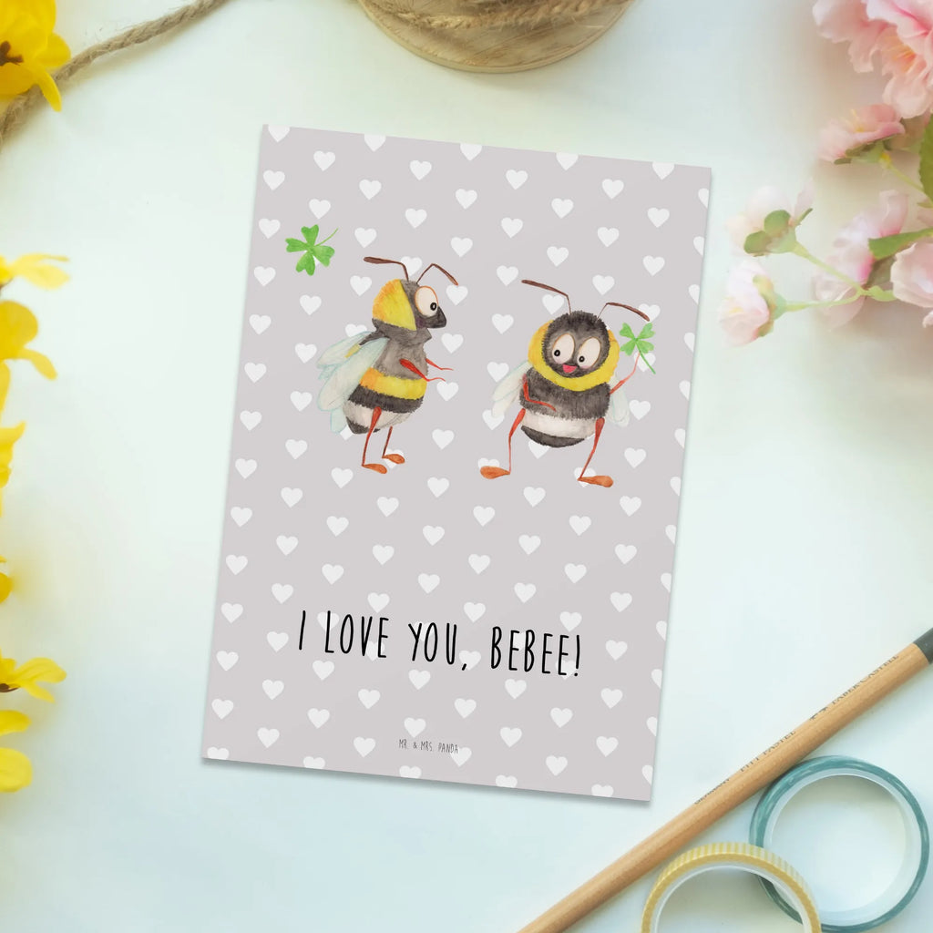 Postkarte Bienen Paar Postkarte, Karte, Geschenkkarte, Grußkarte, Einladung, Ansichtskarte, Geburtstagskarte, Einladungskarte, Dankeskarte, Ansichtskarten, Einladung Geburtstag, Einladungskarten Geburtstag, Liebe, Partner, Freund, Freundin, Ehemann, Ehefrau, Heiraten, Verlobung, Heiratsantrag, Liebesgeschenk, Jahrestag, Hocheitstag, Valentinstag, Geschenk für Frauen, Hochzeitstag, Mitbringsel, Geschenk für Freundin, Geschenk für Partner, Liebesbeweis, für Männer, für Ehemann, Schildkröten, verliebte Schildkröten