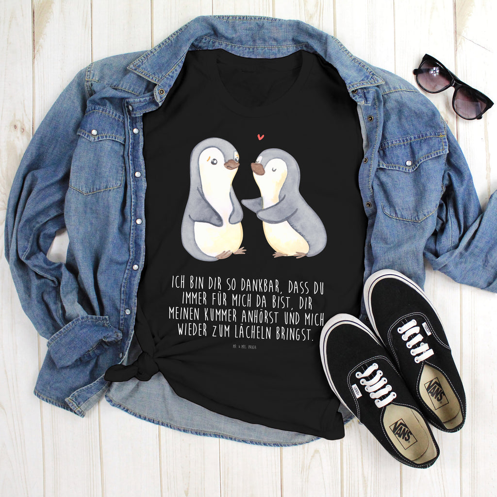 T-Shirt Standard Pinguine trösten T-Shirt, Shirt, Tshirt, Lustiges T-Shirt, T-Shirt mit Spruch, Party, Junggesellenabschied, Jubiläum, Geburstag, Herrn, Damen, Männer, Frauen, Schlafshirt, Nachthemd, Sprüche, Liebe, Partner, Freund, Freundin, Ehemann, Ehefrau, Heiraten, Verlobung, Heiratsantrag, Liebesgeschenk, Jahrestag, Hocheitstag, Valentinstag, Geschenk für Frauen, Hochzeitstag, Mitbringsel, Geschenk für Freundin, Geschenk für Partner, Liebesbeweis, für Männer, für Ehemann