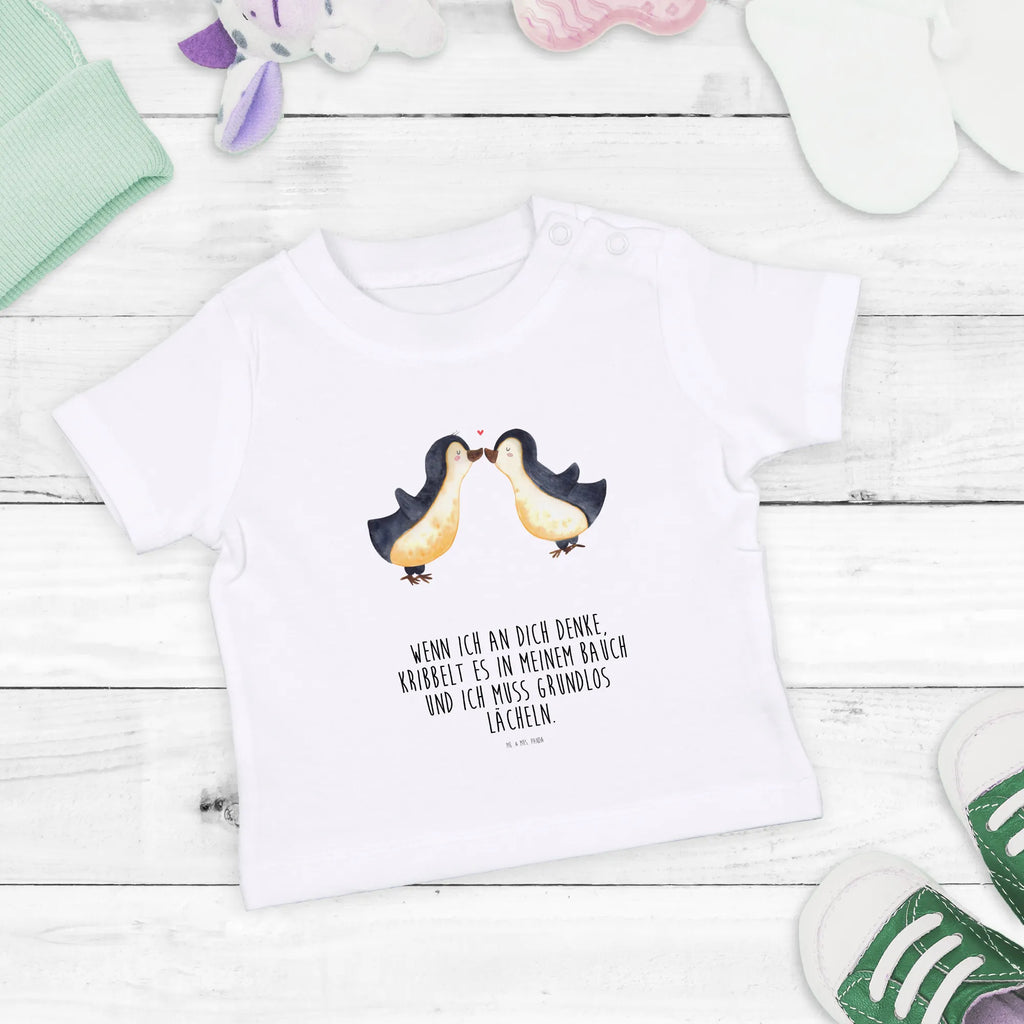 Organic Baby Shirt Pinguine Kuss Baby T-Shirt, Jungen Baby T-Shirt, Mädchen Baby T-Shirt, Shirt, Liebe, Partner, Freund, Freundin, Ehemann, Ehefrau, Heiraten, Verlobung, Heiratsantrag, Liebesgeschenk, Jahrestag, Hocheitstag, Valentinstag, Geschenk für Frauen, Hochzeitstag, Mitbringsel, Geschenk für Freundin, Geschenk für Partner, Liebesbeweis, für Männer, für Ehemann