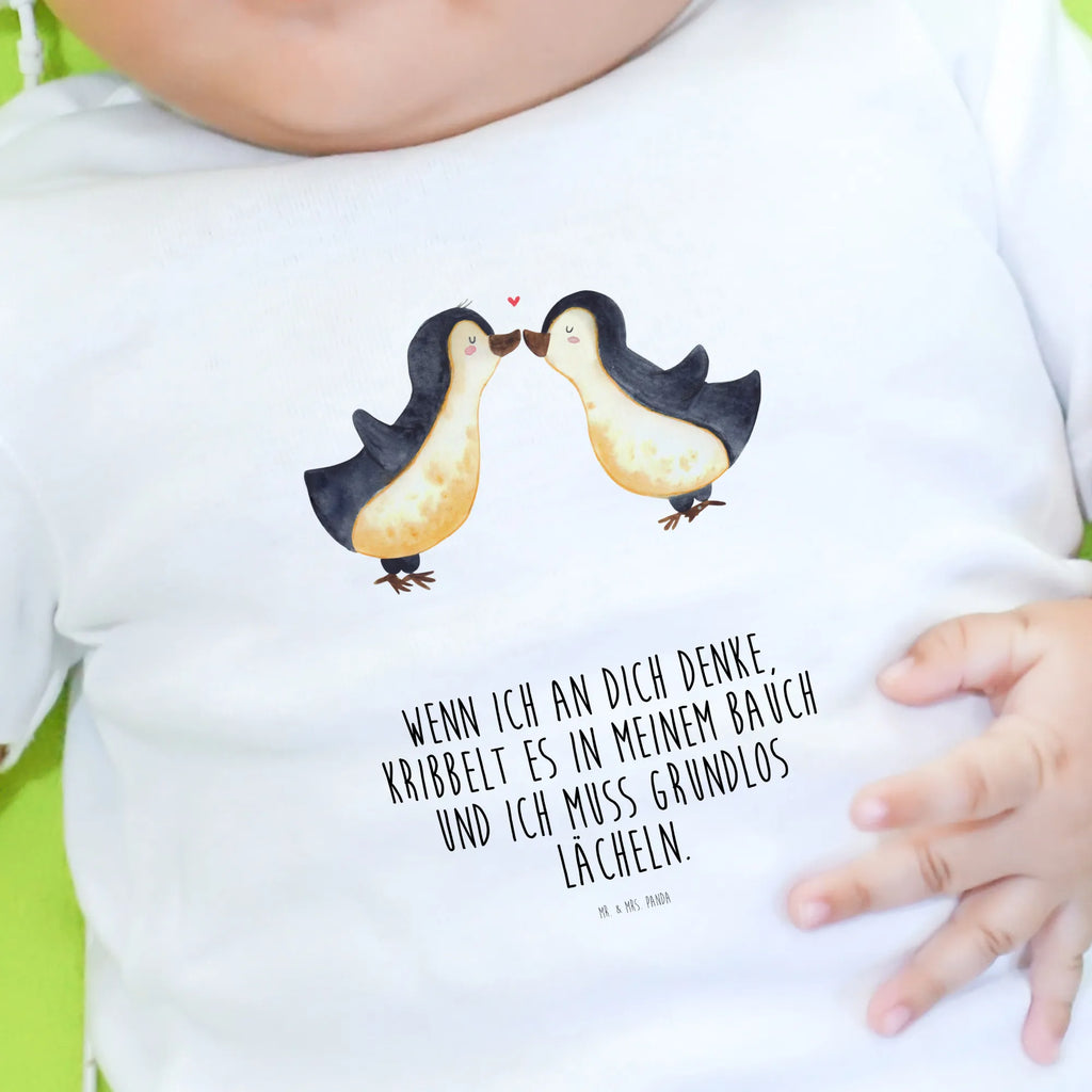 Organic Baby Shirt Pinguine Kuss Baby T-Shirt, Jungen Baby T-Shirt, Mädchen Baby T-Shirt, Shirt, Liebe, Partner, Freund, Freundin, Ehemann, Ehefrau, Heiraten, Verlobung, Heiratsantrag, Liebesgeschenk, Jahrestag, Hocheitstag, Valentinstag, Geschenk für Frauen, Hochzeitstag, Mitbringsel, Geschenk für Freundin, Geschenk für Partner, Liebesbeweis, für Männer, für Ehemann