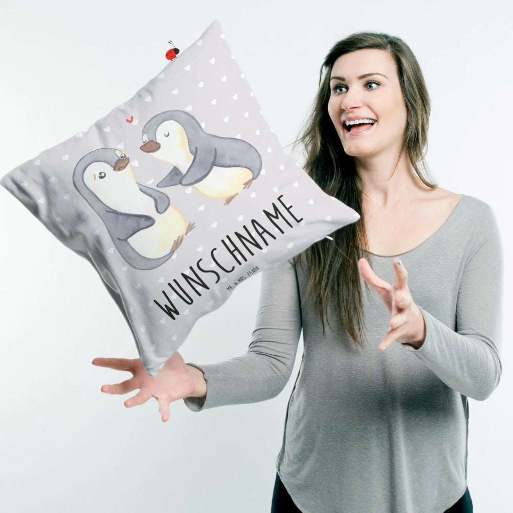 Personalisiertes Kissen Pinguine trösten Kissen, personalisiert, Name, Wunschname, bedrucken, Kopfkissen, Liebe, Partner, Freund, Freundin, Ehemann, Ehefrau, Heiraten, Verlobung, Heiratsantrag, Liebesgeschenk, Jahrestag, Hocheitstag, Valentinstag, Geschenk für Frauen, Hochzeitstag, Mitbringsel, Geschenk für Freundin, Geschenk für Partner, Liebesbeweis, für Männer, für Ehemann