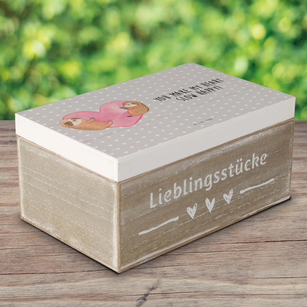 Holzkiste Faultiere Herz Holzkiste, Kiste, Schatzkiste, Truhe, Schatulle, XXL, Erinnerungsbox, Erinnerungskiste, Dekokiste, Aufbewahrungsbox, Geschenkbox, Geschenkdose, Liebe, Partner, Freund, Freundin, Ehemann, Ehefrau, Heiraten, Verlobung, Heiratsantrag, Liebesgeschenk, Jahrestag, Hocheitstag, Valentinstag, Geschenk für Frauen, Hochzeitstag, Mitbringsel, Geschenk für Freundin, Geschenk für Partner, Liebesbeweis, für Männer, für Ehemann