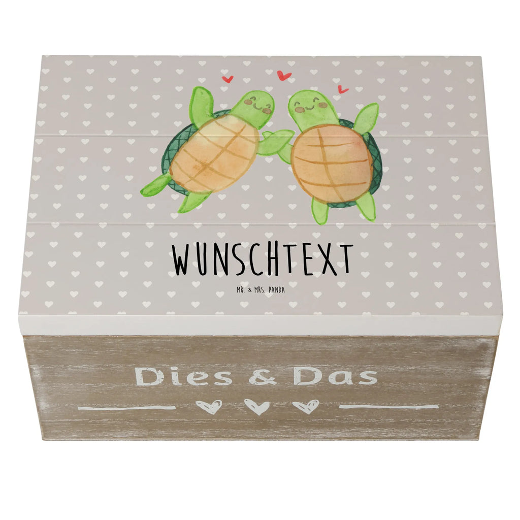 Personalisierte Holzkiste Schildkröten Paar Holzkiste mit Namen, Kiste mit Namen, Schatzkiste mit Namen, Truhe mit Namen, Schatulle mit Namen, Erinnerungsbox mit Namen, Erinnerungskiste, mit Namen, Dekokiste mit Namen, Aufbewahrungsbox mit Namen, Holzkiste Personalisiert, Kiste Personalisiert, Schatzkiste Personalisiert, Truhe Personalisiert, Schatulle Personalisiert, Erinnerungsbox Personalisiert, Erinnerungskiste Personalisiert, Dekokiste Personalisiert, Aufbewahrungsbox Personalisiert, Geschenkbox personalisiert, GEschenkdose personalisiert, Liebe, Partner, Freund, Freundin, Ehemann, Ehefrau, Heiraten, Verlobung, Heiratsantrag, Liebesgeschenk, Jahrestag, Hocheitstag, Valentinstag, Geschenk für Frauen, Hochzeitstag, Mitbringsel, Geschenk für Freundin, Geschenk für Partner, Liebesbeweis, für Männer, für Ehemann