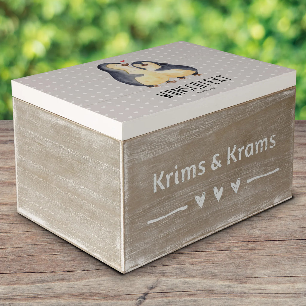 Personalisierte Holzkiste Pinguine Einschlafen Holzkiste mit Namen, Kiste mit Namen, Schatzkiste mit Namen, Truhe mit Namen, Schatulle mit Namen, Erinnerungsbox mit Namen, Erinnerungskiste, mit Namen, Dekokiste mit Namen, Aufbewahrungsbox mit Namen, Holzkiste Personalisiert, Kiste Personalisiert, Schatzkiste Personalisiert, Truhe Personalisiert, Schatulle Personalisiert, Erinnerungsbox Personalisiert, Erinnerungskiste Personalisiert, Dekokiste Personalisiert, Aufbewahrungsbox Personalisiert, Geschenkbox personalisiert, GEschenkdose personalisiert, Liebe, Partner, Freund, Freundin, Ehemann, Ehefrau, Heiraten, Verlobung, Heiratsantrag, Liebesgeschenk, Jahrestag, Hocheitstag, Valentinstag, Geschenk für Frauen, Hochzeitstag, Mitbringsel, Geschenk für Freundin, Geschenk für Partner, Liebesbeweis, für Männer, für Ehemann