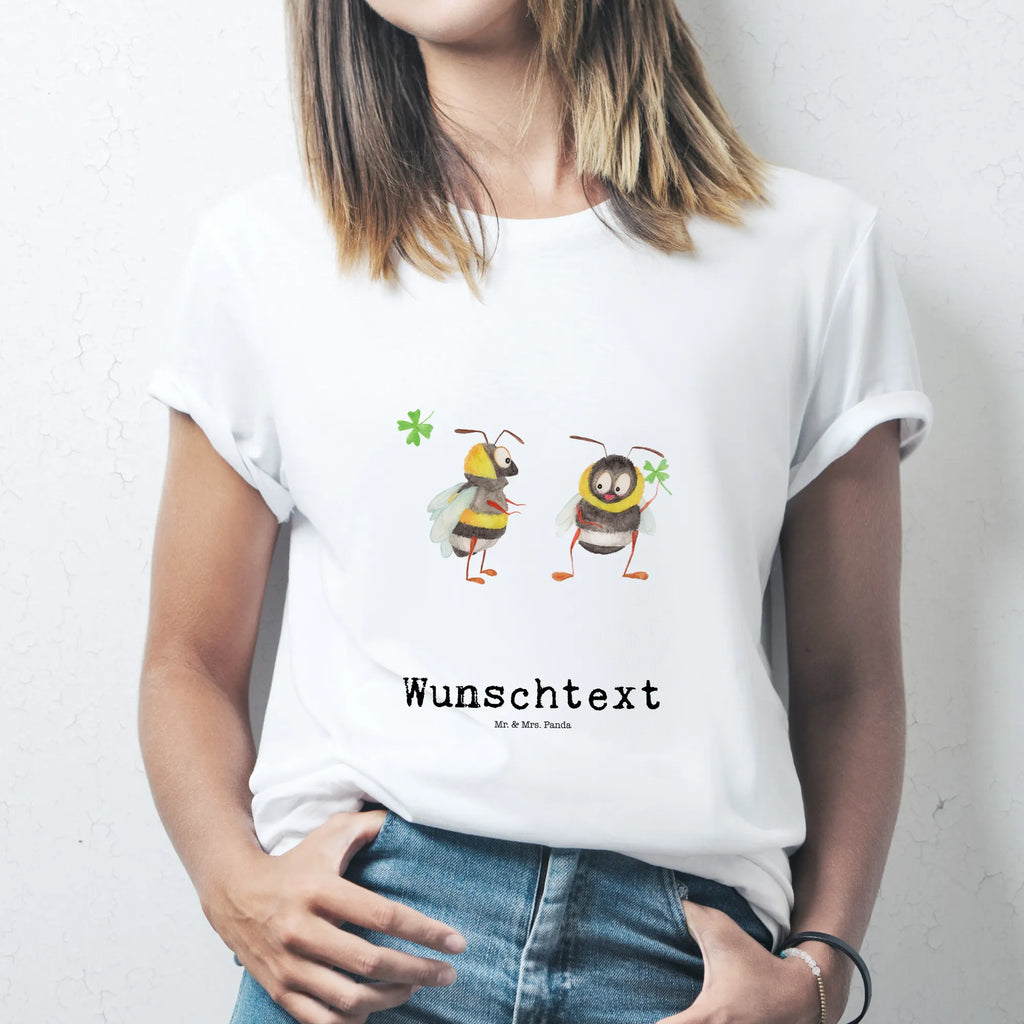 Personalisiertes T-Shirt Bienen Paar T-Shirt Personalisiert, T-Shirt mit Namen, T-Shirt mit Aufruck, Männer, Frauen, Liebe, Partner, Freund, Freundin, Ehemann, Ehefrau, Heiraten, Verlobung, Heiratsantrag, Liebesgeschenk, Jahrestag, Hocheitstag, Valentinstag, Geschenk für Frauen, Hochzeitstag, Mitbringsel, Geschenk für Freundin, Geschenk für Partner, Liebesbeweis, für Männer, für Ehemann, Schildkröten, verliebte Schildkröten