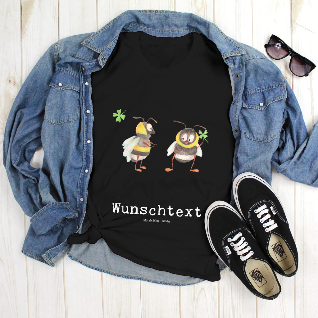 Personalisiertes T-Shirt Bienen Paar T-Shirt Personalisiert, T-Shirt mit Namen, T-Shirt mit Aufruck, Männer, Frauen, Liebe, Partner, Freund, Freundin, Ehemann, Ehefrau, Heiraten, Verlobung, Heiratsantrag, Liebesgeschenk, Jahrestag, Hocheitstag, Valentinstag, Geschenk für Frauen, Hochzeitstag, Mitbringsel, Geschenk für Freundin, Geschenk für Partner, Liebesbeweis, für Männer, für Ehemann, Schildkröten, verliebte Schildkröten