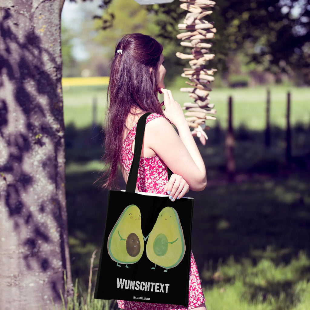 Personalisierte Tragetasche Avocado Pärchen Personalisierte Beuteltasche, Personalisierter Beutel, Personalisierte Einkaufstasche, Personalisierter Jutebeutel, Personalisierter Stoffbeutel, Tragetasche mit Namen, Einkaufstasche mit Namen, Stoffbeutel mit Namen, Personalisierte Tasche, Personalisierte Jutetasche, Personalisierte Kindergartentasche, Avocado, Veggie, Vegan, Gesund, Avocuddle, Liebe, Schwangerschaft, Familie, Babyshower, Babyparty, Hochzeit, Kinder, Avocados, Geburt