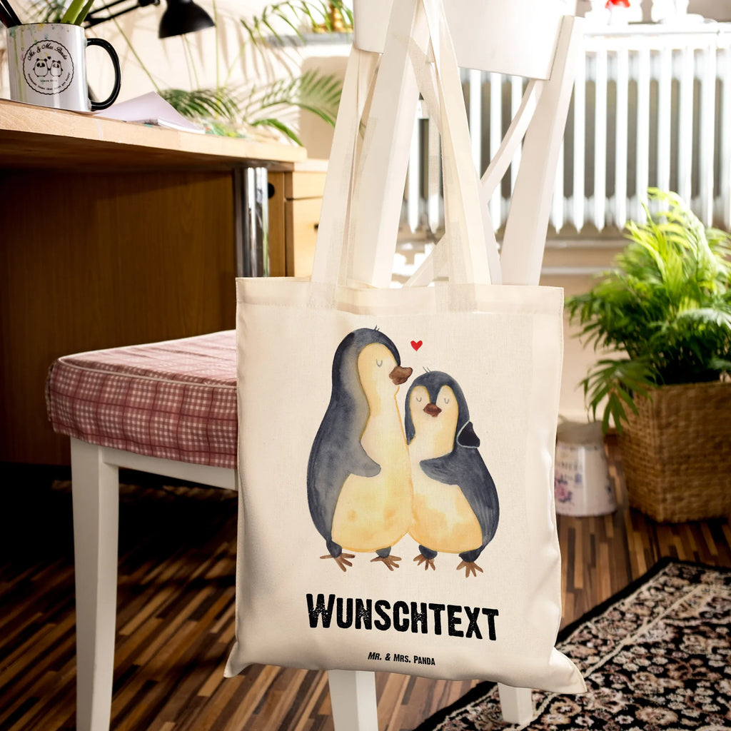 Personalisierte Tragetasche Pinguin umarmend Personalisierte Beuteltasche, Personalisierter Beutel, Personalisierte Einkaufstasche, Personalisierter Jutebeutel, Personalisierter Stoffbeutel, Tragetasche mit Namen, Einkaufstasche mit Namen, Stoffbeutel mit Namen, Personalisierte Tasche, Personalisierte Jutetasche, Personalisierte Kindergartentasche, Pinguin, Liebe, Liebespaar, Liebesbeweis, Liebesgeschenk, Verlobung, Jahrestag, Hochzeitstag, Hochzeit, Hochzeitsgeschenk