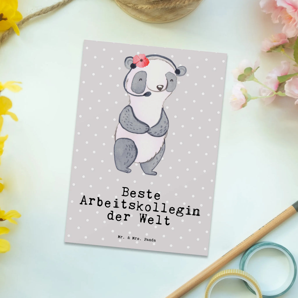 Postkarte Panda Beste Arbeitskollegin der Welt Postkarte, Karte, Geschenkkarte, Grußkarte, Einladung, Ansichtskarte, Geburtstagskarte, Einladungskarte, Dankeskarte, Ansichtskarten, Einladung Geburtstag, Einladungskarten Geburtstag, für, Dankeschön, Geschenk, Schenken, Geburtstag, Geburtstagsgeschenk, Geschenkidee, Danke, Bedanken, Mitbringsel, Freude machen, Geschenktipp, Arbeitskollegin, Kollegin, Freundin, Büro, Abschiedsgeschenk, Ruhestand, Arbeit, Mitarbeiterin, Berufsgenossin, Beruf