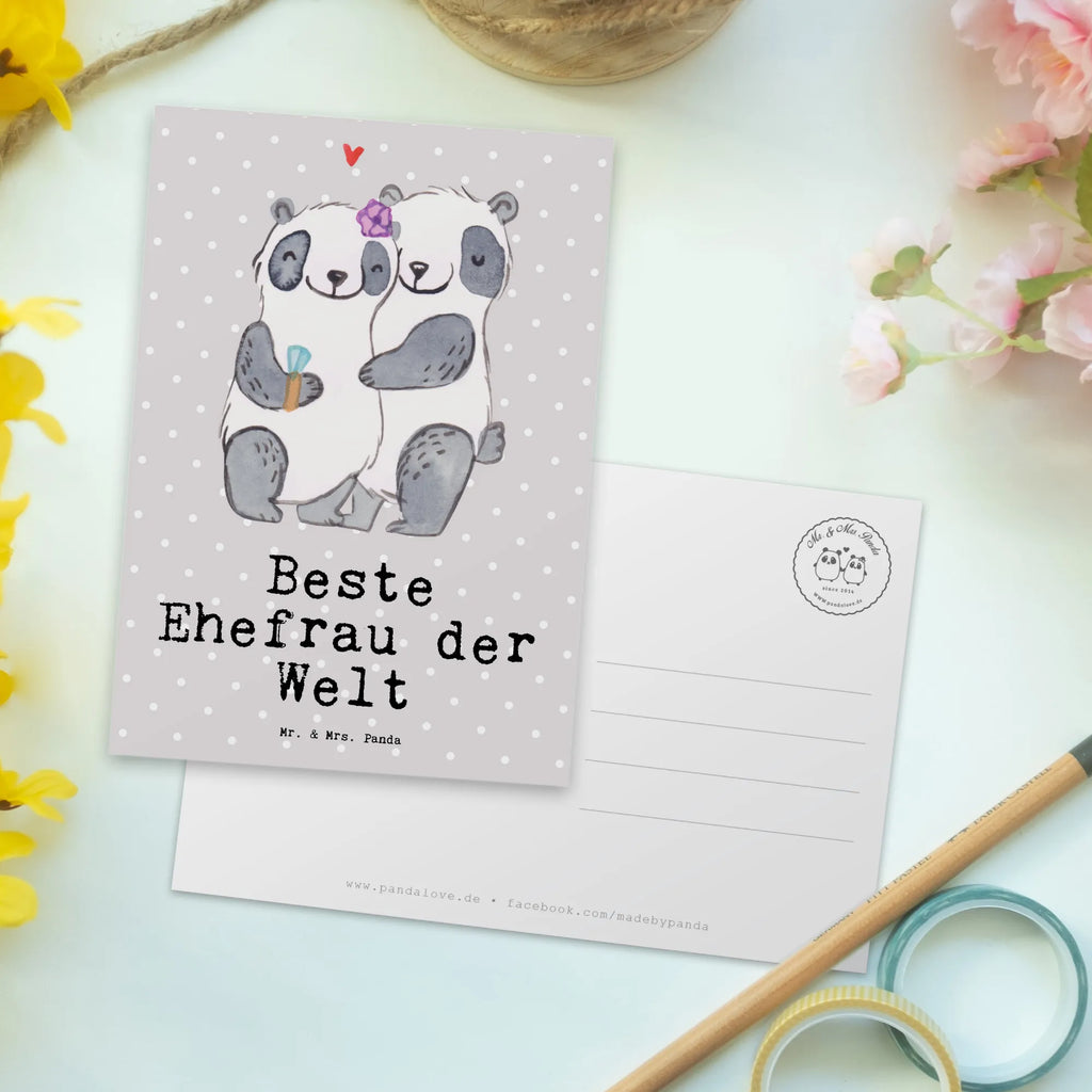 Postkarte Panda Beste Ehefrau der Welt Postkarte, Karte, Geschenkkarte, Grußkarte, Einladung, Ansichtskarte, Geburtstagskarte, Einladungskarte, Dankeskarte, Ansichtskarten, Einladung Geburtstag, Einladungskarten Geburtstag, für, Dankeschön, Geschenk, Schenken, Geburtstag, Geburtstagsgeschenk, Geschenkidee, Danke, Bedanken, Mitbringsel, Freude machen, Geschenktipp, Ehefrau, Beste, Frau, Partnerin, Freundin, Traumfrau, Hochzeit, Liebling, Ehepartner, Ehe, Gattin, Lebensgefährtin, Braut, Kleinigkeit