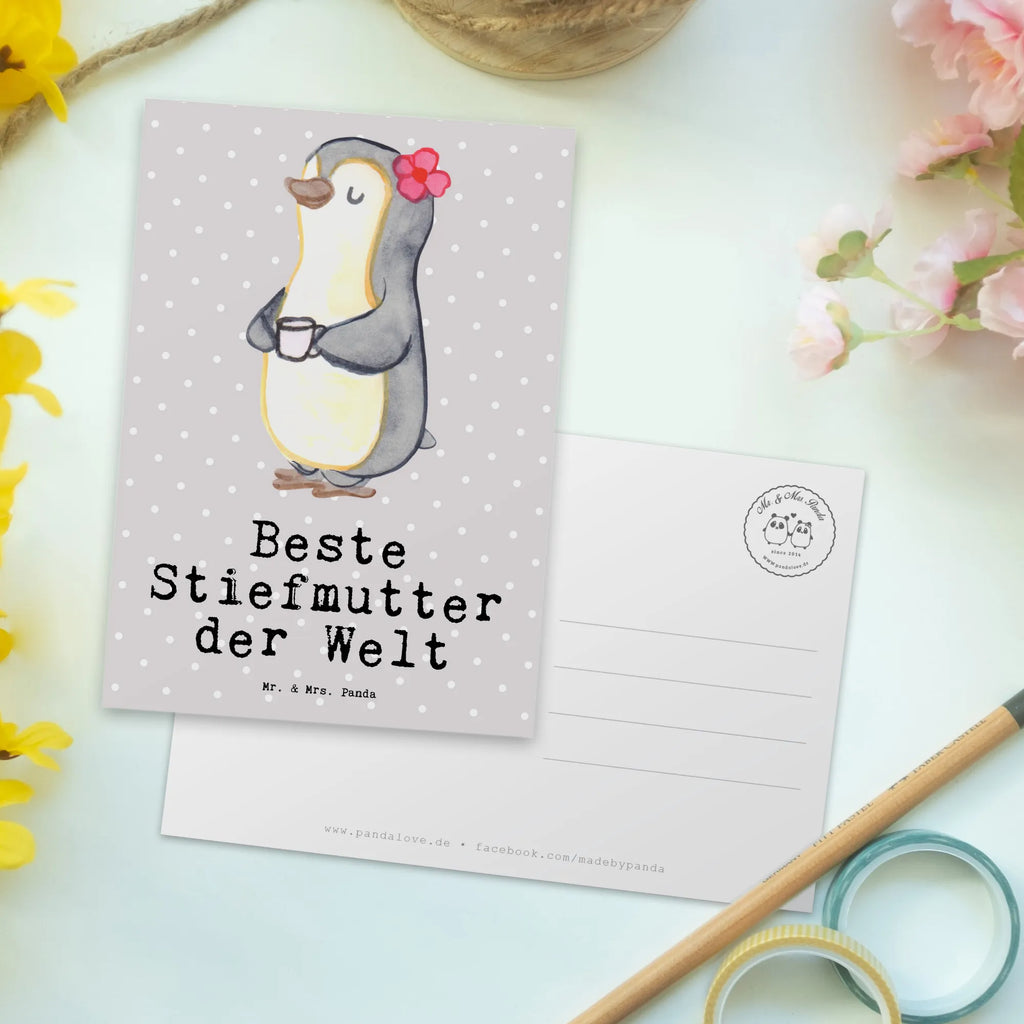 Postkarte Pinguin Beste Stiefmutter der Welt Postkarte, Karte, Geschenkkarte, Grußkarte, Einladung, Ansichtskarte, Geburtstagskarte, Einladungskarte, Dankeskarte, Ansichtskarten, Einladung Geburtstag, Einladungskarten Geburtstag, für, Dankeschön, Geschenk, Schenken, Geburtstag, Geburtstagsgeschenk, Geschenkidee, Danke, Bedanken, Mitbringsel, Freude machen, Geschenktipp, Stiefmutter, Stief Mutter, Stiefmama, Mami, Mutter, Muttertag, Mutti, Mama, Tochter, Sohn, Beste