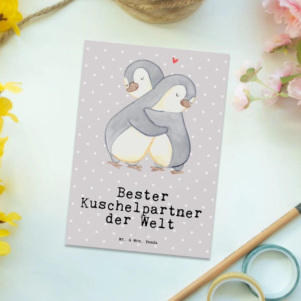 Postkarte Pinguin Bester Kuschelpartner der Welt Postkarte, Karte, Geschenkkarte, Grußkarte, Einladung, Ansichtskarte, Geburtstagskarte, Einladungskarte, Dankeskarte, Ansichtskarten, Einladung Geburtstag, Einladungskarten Geburtstag, für, Dankeschön, Geschenk, Schenken, Geburtstag, Geburtstagsgeschenk, Geschenkidee, Danke, Bedanken, Mitbringsel, Freude machen, Geschenktipp, Kuschelpartner, Lebenspartner, Ehepartner, Partner, Ehemann, Ehefrau, Kuscheln, Bett, Liebe, Freund, Freundin, Hochzeitstag, verliebt