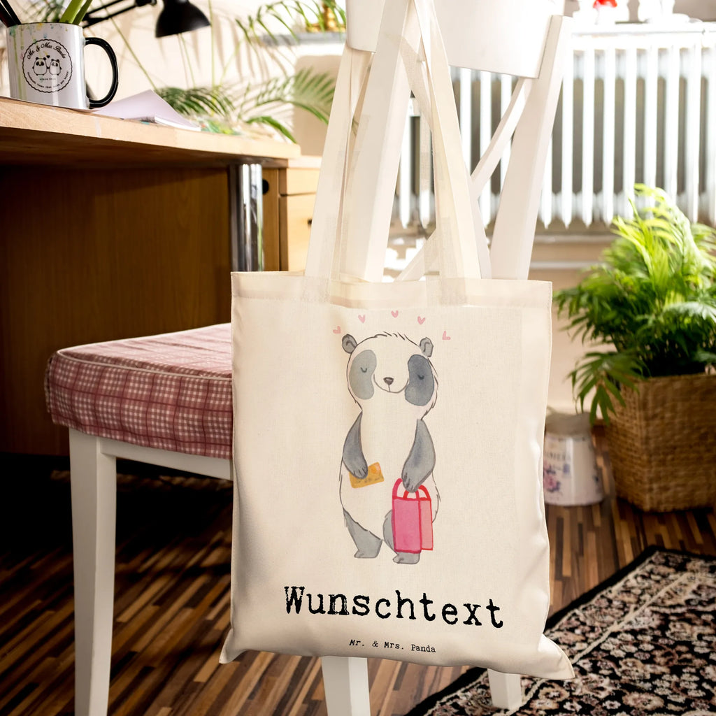 Personalisierte Tragetasche Panda Beste Shoppingbegleitung der Welt Personalisierte Beuteltasche, Personalisierter Beutel, Personalisierte Einkaufstasche, Personalisierter Jutebeutel, Personalisierter Stoffbeutel, Tragetasche mit Namen, Einkaufstasche mit Namen, Stoffbeutel mit Namen, Personalisierte Tasche, Personalisierte Jutetasche, Personalisierte Kindergartentasche, für, Dankeschön, Geschenk, Schenken, Geburtstag, Geburtstagsgeschenk, Geschenkidee, Danke, Bedanken, Mitbringsel, Freude machen, Geschenktipp, Shoppingbegleitung, Shoppingpartner, Begleitung, Shoppen, Partner, Freundin, Freund, bff, Shopping, Einkaufen, Shopping-Queen, Queen, Bester