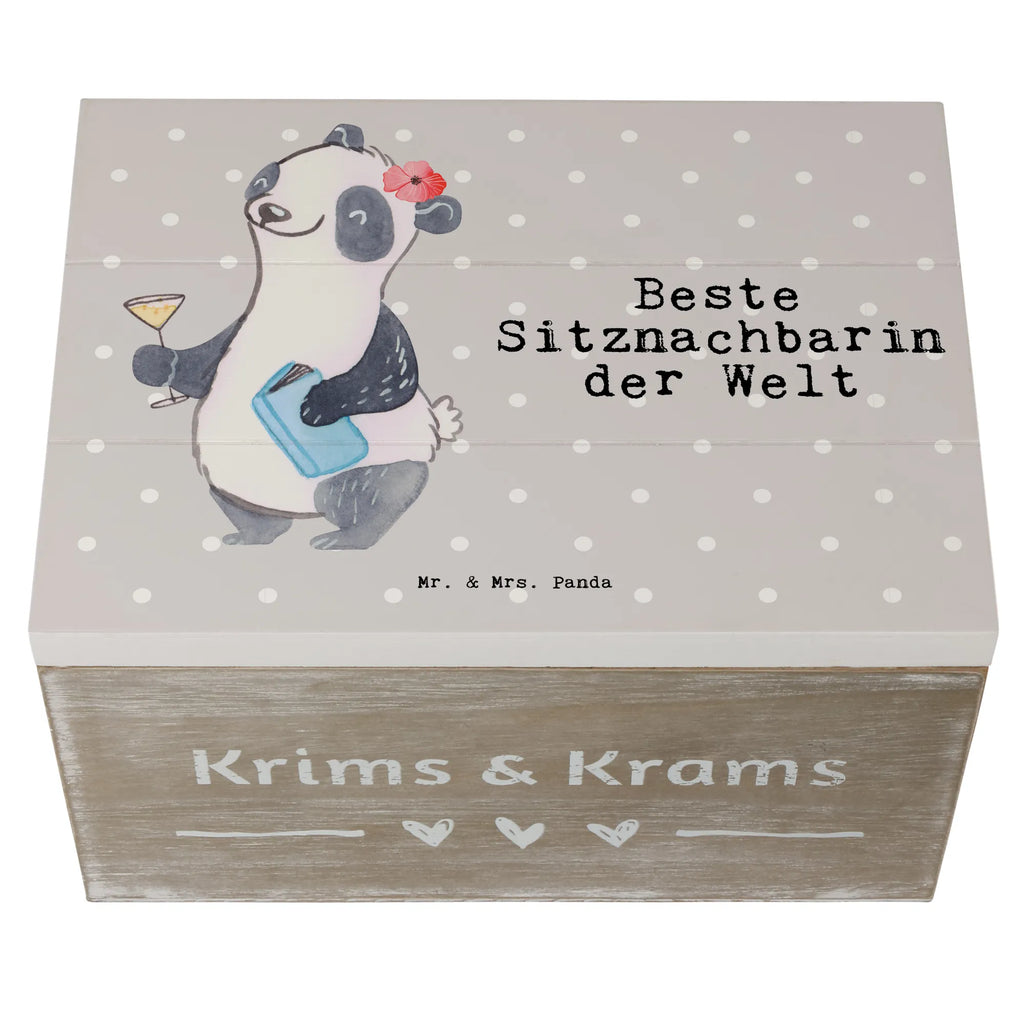 Holzkiste Panda Beste Sitznachbarin der Welt Holzkiste, Kiste, Schatzkiste, Truhe, Schatulle, XXL, Erinnerungsbox, Erinnerungskiste, Dekokiste, Aufbewahrungsbox, Geschenkbox, Geschenkdose, für, Dankeschön, Geschenk, Schenken, Geburtstag, Geburtstagsgeschenk, Geschenkidee, Danke, Bedanken, Mitbringsel, Freude machen, Geschenktipp, Sitznachbarin, Stuhlnachbar, Mitschülerin, Nachbarin, Uni, Universität, Seminar, Kommilitone, Tischnachbar, Schule, Mitstudentin, Hochschule, Beste Sitznachbarin der Welt, Weltbeste Sitznachbarin