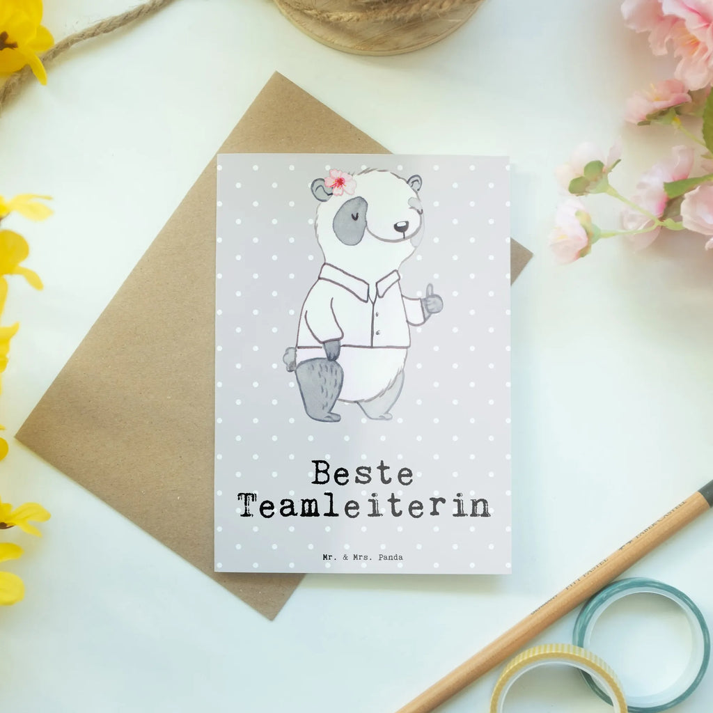 Grußkarte Panda Beste Teamleiterin Grußkarte, Klappkarte, Einladungskarte, Glückwunschkarte, Hochzeitskarte, Geburtstagskarte, Karte, Ansichtskarten, für, Dankeschön, Geschenk, Schenken, Geburtstag, Geburtstagsgeschenk, Geschenkidee, Danke, Bedanken, Mitbringsel, Freude machen, Geschenktipp, Teamleiterin, Seminarleiterin, Gruppenleiterin, Leiterin, Kollegin, Chefin, Vorgesetzte, Abschied, Abschiedsgeschenk, Ruhestand