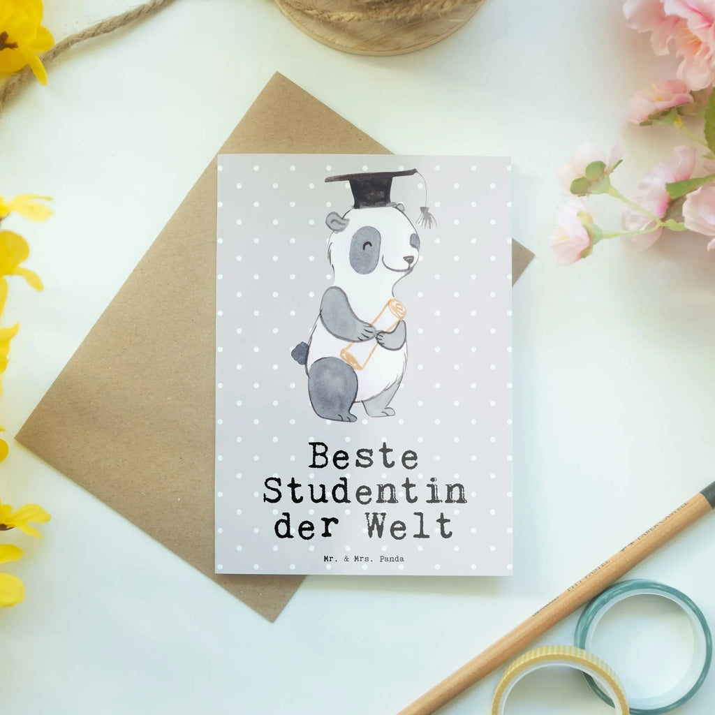 Grußkarte Panda Beste Studentin der Welt Grußkarte, Klappkarte, Einladungskarte, Glückwunschkarte, Hochzeitskarte, Geburtstagskarte, Karte, Ansichtskarten, für, Dankeschön, Geschenk, Schenken, Geburtstag, Geburtstagsgeschenk, Geschenkidee, Danke, Bedanken, Mitbringsel, Freude machen, Geschenktipp, Studentin, Studium, Tochter, Spaß, Musterschülerin, lustig, Studienabschluss, witzig, Universität, Abschluss, Alumni, Uni, Studenten, Hochschule