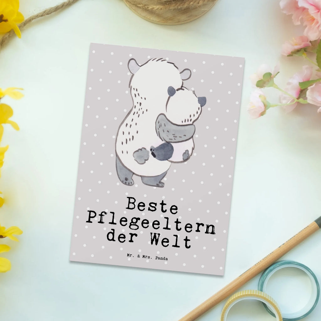 Postkarte Panda Beste Pflegeeltern der Welt Postkarte, Karte, Geschenkkarte, Grußkarte, Einladung, Ansichtskarte, Geburtstagskarte, Einladungskarte, Dankeskarte, Ansichtskarten, Einladung Geburtstag, Einladungskarten Geburtstag, für, Dankeschön, Geschenk, Schenken, Geburtstag, Geburtstagsgeschenk, Geschenkidee, Danke, Bedanken, Mitbringsel, Freude machen, Geschenktipp, Pflegeeltern, Pflegekind, Adoption, Eltern, Mama, Papa, Mami, Papi, Familie, Elternpaar, Mama und Papa