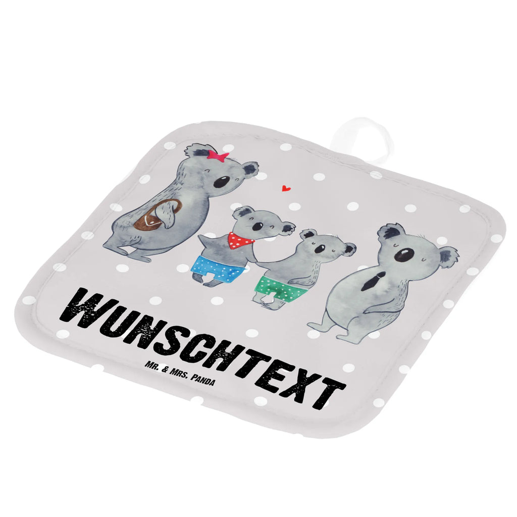 Personalisierte Topflappen Koala Familie zwei Topflappen personalisiert, Personalisierte Topfuntersetzer, Personalisierter Ofenhandschuh, Topflappen Set personalisiert, Topflappen mit Namen, Namensaufdruck, Familie, Vatertag, Muttertag, Bruder, Schwester, Mama, Papa, Oma, Opa, Koala, Koalabär, beste Familie, Familienzeit, Familienleben, Koalafamilie, Lieblingsfamilie