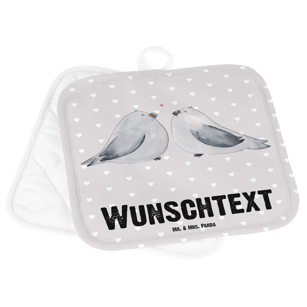 Personalisierte Topflappen Turteltauben Liebe Topflappen personalisiert, Personalisierte Topfuntersetzer, Personalisierter Ofenhandschuh, Topflappen Set personalisiert, Topflappen mit Namen, Namensaufdruck, Liebe, Partner, Freund, Freundin, Ehemann, Ehefrau, Heiraten, Verlobung, Heiratsantrag, Liebesgeschenk, Jahrestag, Hocheitstag, Turteltauben, Turteltäubchen, Tauben, Verliebt, Verlobt, Verheiratet, Geschenk Freundin, Geschenk Freund, Liebesbeweis, Hochzeitstag, Geschenk Hochzeit