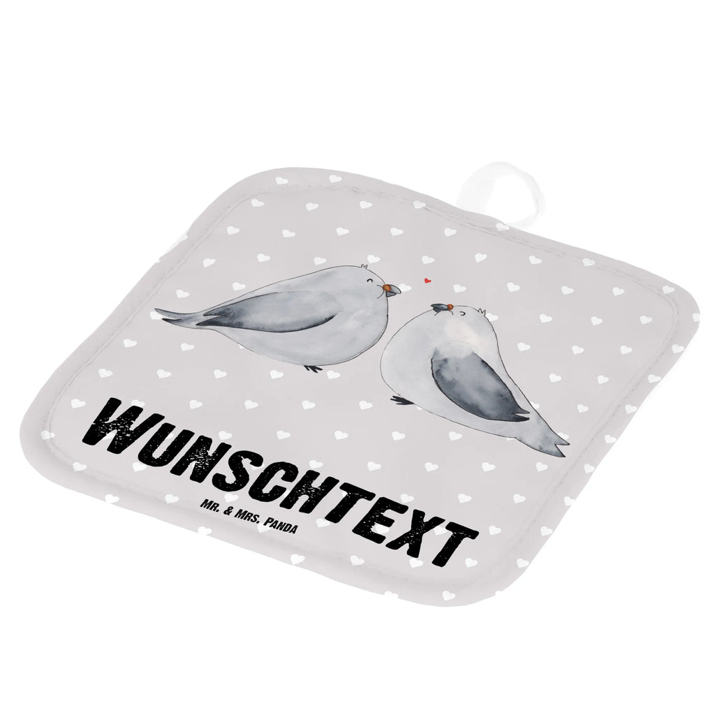 Personalisierte Topflappen Turteltauben Liebe Topflappen personalisiert, Personalisierte Topfuntersetzer, Personalisierter Ofenhandschuh, Topflappen Set personalisiert, Topflappen mit Namen, Namensaufdruck, Liebe, Partner, Freund, Freundin, Ehemann, Ehefrau, Heiraten, Verlobung, Heiratsantrag, Liebesgeschenk, Jahrestag, Hocheitstag, Turteltauben, Turteltäubchen, Tauben, Verliebt, Verlobt, Verheiratet, Geschenk Freundin, Geschenk Freund, Liebesbeweis, Hochzeitstag, Geschenk Hochzeit