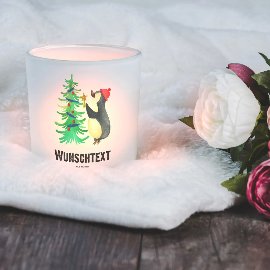 Personalisiertes Windlicht Pinguin Weihnachtsbaum Personalisiertes Windlicht, Personalisiertes Windlicht Glas, Personalisiertes Teelichtglas, Personalisierter Teelichthalter, Personalisiertes Kerzenglas, Personalisierte Kerze, Personalisiertes Teelicht, Windlicht mit Namen, Windlicht Glas mit Namen, Teelichtglas mit Namen, Teelichthalter mit Namen, Teelichter mit Namen, Kerzenglas mit Namen, Kerze mit Namen, Teelicht mit Namen, Namenspersonalisierung, Name, selbst gestalten, Wunschtext, Bedrucken, Winter, Weihnachten, Weihnachtsdeko, Nikolaus, Advent, Heiligabend, Wintermotiv, Pinguin