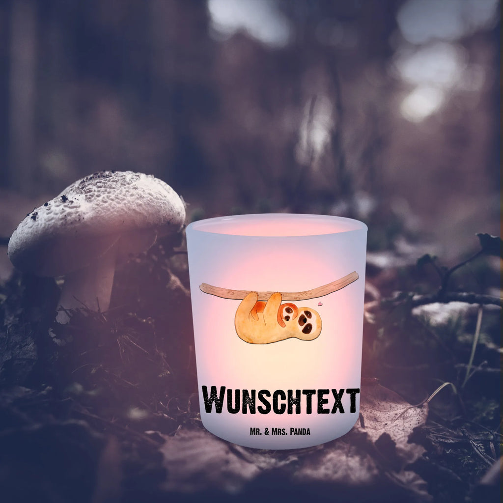 Personalisiertes Windlicht Faultier mit Kind Personalisiertes Windlicht, Personalisiertes Windlicht Glas, Personalisiertes Teelichtglas, Personalisierter Teelichthalter, Personalisiertes Kerzenglas, Personalisierte Kerze, Personalisiertes Teelicht, Windlicht mit Namen, Windlicht Glas mit Namen, Teelichtglas mit Namen, Teelichthalter mit Namen, Teelichter mit Namen, Kerzenglas mit Namen, Kerze mit Namen, Teelicht mit Namen, Namenspersonalisierung, Name, selbst gestalten, Wunschtext, Bedrucken, Faultier, Faultier Geschenk, Faultier Deko, Kind, Baby, Liebe, Mutter, Mama, Geburt, Kinder, Faulheit, Spaß, Niedlichkeit