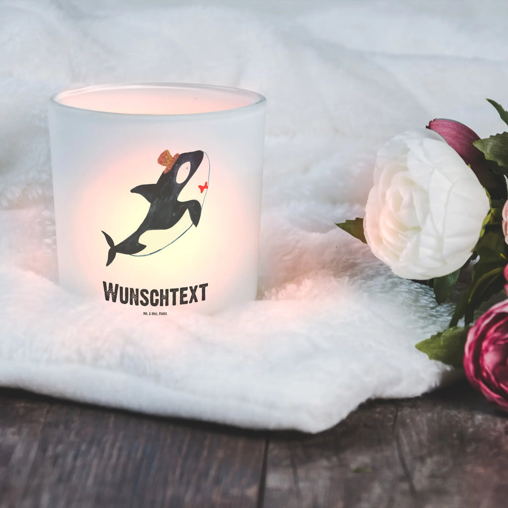 Personalisiertes Windlicht Orca Zylinder Personalisiertes Windlicht, Personalisiertes Windlicht Glas, Personalisiertes Teelichtglas, Personalisierter Teelichthalter, Personalisiertes Kerzenglas, Personalisierte Kerze, Personalisiertes Teelicht, Windlicht mit Namen, Windlicht Glas mit Namen, Teelichtglas mit Namen, Teelichthalter mit Namen, Teelichter mit Namen, Kerzenglas mit Namen, Kerze mit Namen, Teelicht mit Namen, Namenspersonalisierung, Name, selbst gestalten, Wunschtext, Bedrucken, Meerestiere, Meer, Urlaub, Narwal, Glitter, Konfetti, Glitzer, Geburtstag, Feier, Fete, Fest, Glückwunsch, Orca