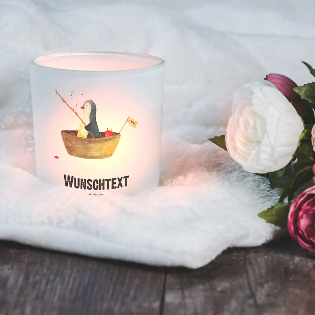 Personalisiertes Windlicht Pinguin Angelboot Personalisiertes Windlicht, Personalisiertes Windlicht Glas, Personalisiertes Teelichtglas, Personalisierter Teelichthalter, Personalisiertes Kerzenglas, Personalisierte Kerze, Personalisiertes Teelicht, Windlicht mit Namen, Windlicht Glas mit Namen, Teelichtglas mit Namen, Teelichthalter mit Namen, Teelichter mit Namen, Kerzenglas mit Namen, Kerze mit Namen, Teelicht mit Namen, Namenspersonalisierung, Name, selbst gestalten, Wunschtext, Bedrucken, Pinguin, Pinguine, Angeln, Boot, Angelboot, Lebenslust, Leben, genießen, Motivation, Neustart, Neuanfang, Trennung, Scheidung, Geschenkidee Liebeskummer