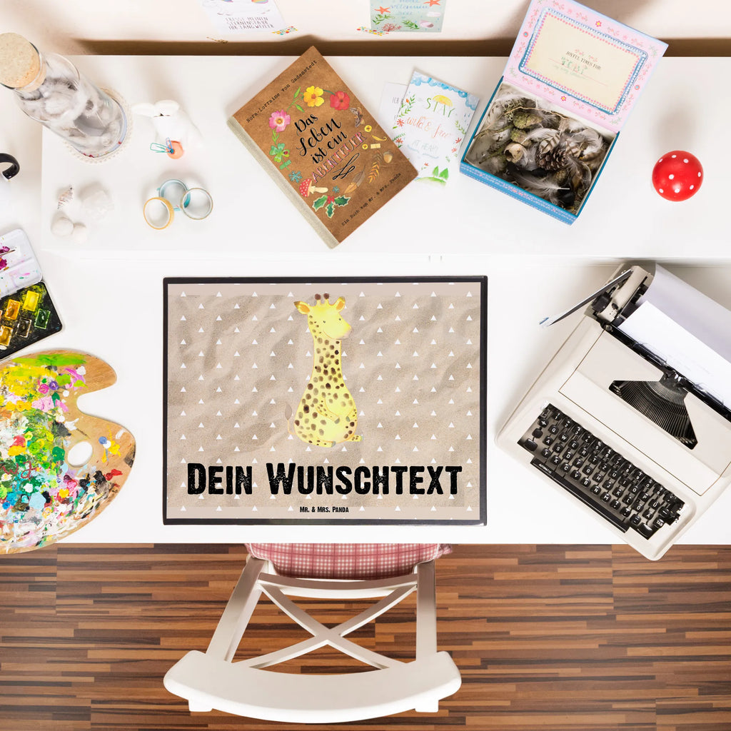 Personalisierte Schreibtischunterlage Giraffe Zufrieden Personalisierte Schreibunterlage, Personalisierte Schreibtischauflage, Personalisierte Schreibtisch Unterlagen, Schreibunterlage mit Namen, Schreibtischauflage mit Namen, Schreibtisch Unterlagen mit Namen, Selbst gestalten, Namensaufdruck, Namenspersonalisierung, Afrika, Wildtiere, Giraffe, Zufrieden, Glück, Abenteuer