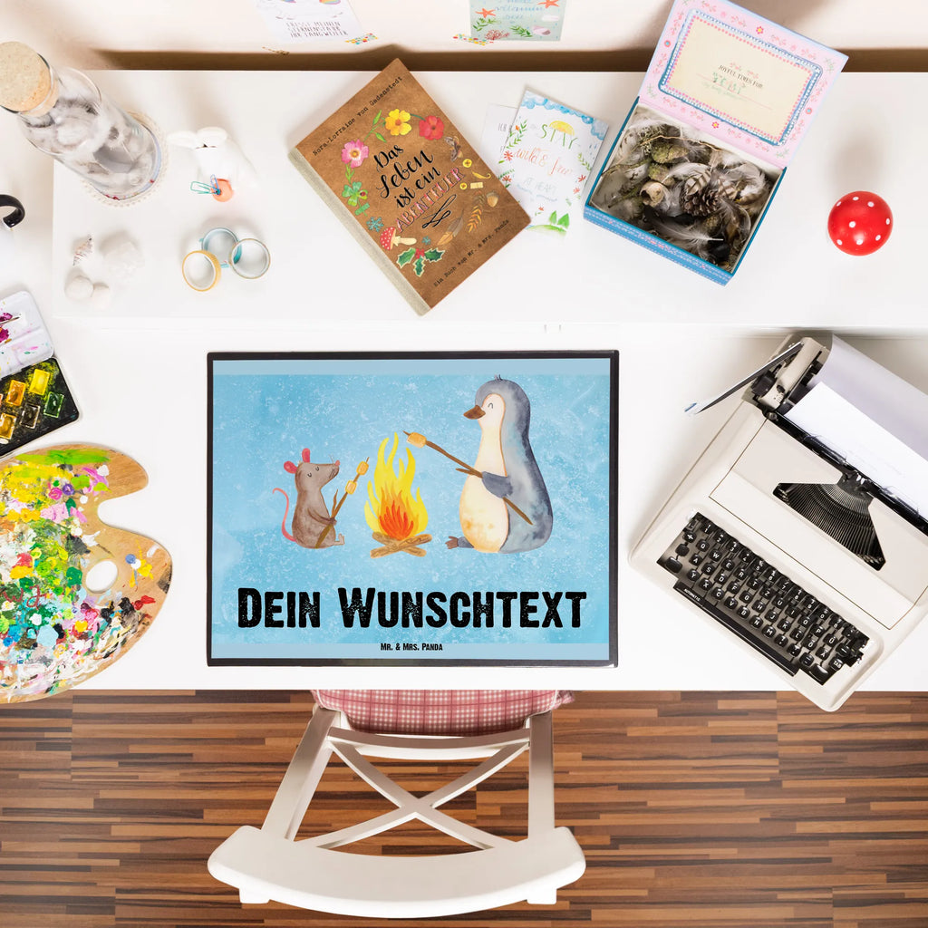 Personalisierte Schreibtischunterlage Pinguin Lagerfeuer Personalisierte Schreibunterlage, Personalisierte Schreibtischauflage, Personalisierte Schreibtisch Unterlagen, Schreibunterlage mit Namen, Schreibtischauflage mit Namen, Schreibtisch Unterlagen mit Namen, Selbst gestalten, Namensaufdruck, Namenspersonalisierung, Pinguin, Maus, Pinguine, Lagerfeuer, Leben, Arbeit, Job, Motivation, Büro, Büroalltag, Lebensspruch, Lebensmotivation, Neustart, Liebe, grillen, Feuer, Marshmallows