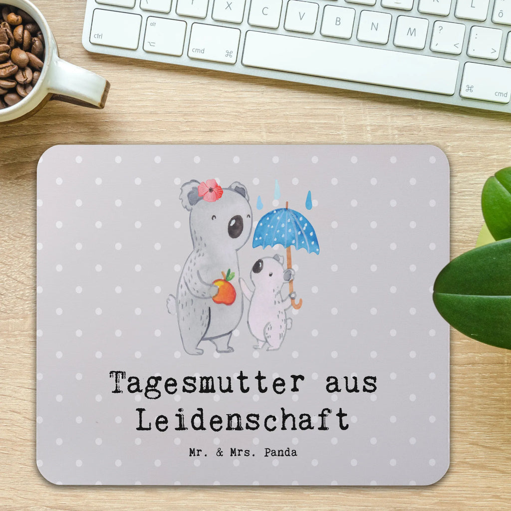 Mauspad Tagesmutter aus Leidenschaft Mousepad, Computer zubehör, Büroausstattung, PC Zubehör, Arbeitszimmer, Mauspad, Einzigartiges Mauspad, Designer Mauspad, Mausunterlage, Mauspad Büro, Beruf, Ausbildung, Jubiläum, Abschied, Rente, Kollege, Kollegin, Geschenk, Schenken, Arbeitskollege, Mitarbeiter, Firma, Danke, Dankeschön