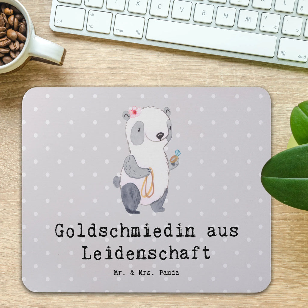 Mauspad Goldschmiedin aus Leidenschaft Mousepad, Computer zubehör, Büroausstattung, PC Zubehör, Arbeitszimmer, Mauspad, Einzigartiges Mauspad, Designer Mauspad, Mausunterlage, Mauspad Büro, Beruf, Ausbildung, Jubiläum, Abschied, Rente, Kollege, Kollegin, Geschenk, Schenken, Arbeitskollege, Mitarbeiter, Firma, Danke, Dankeschön, Juwelierin, Goldschmiedin, Schmiedin, Schmuckwarenhändlerin, Schmuckgeschäft, Eröffnung