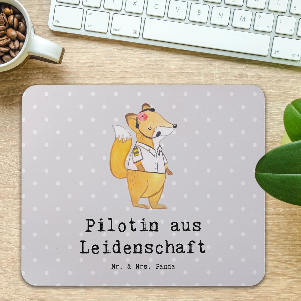 Mauspad Pilotin aus Leidenschaft Mousepad, Computer zubehör, Büroausstattung, PC Zubehör, Arbeitszimmer, Mauspad, Einzigartiges Mauspad, Designer Mauspad, Mausunterlage, Mauspad Büro, Beruf, Ausbildung, Jubiläum, Abschied, Rente, Kollege, Kollegin, Geschenk, Schenken, Arbeitskollege, Mitarbeiter, Firma, Danke, Dankeschön, Pilotin, Flugkapitänin, Cockpit, Flugzeug