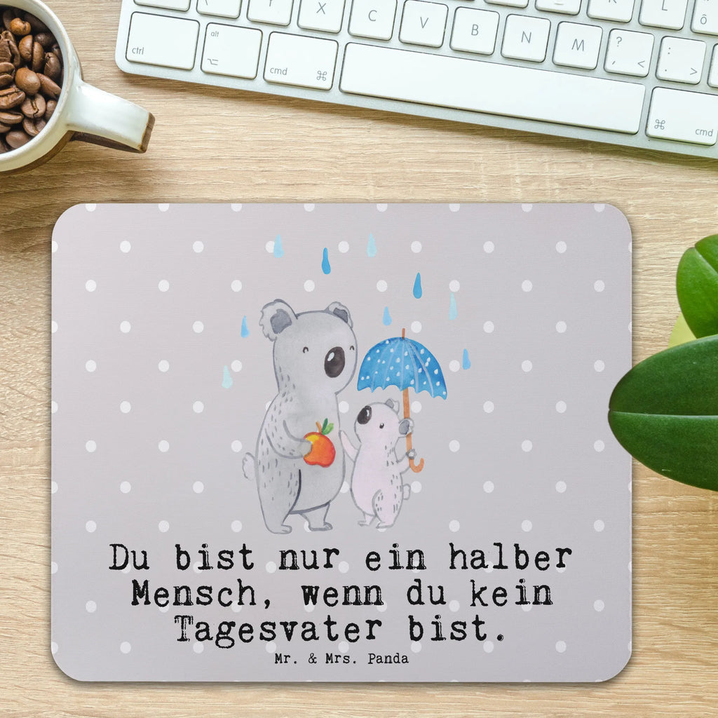 Mauspad Tagesvater mit Herz Mousepad, Computer zubehör, Büroausstattung, PC Zubehör, Arbeitszimmer, Mauspad, Einzigartiges Mauspad, Designer Mauspad, Mausunterlage, Mauspad Büro, Beruf, Ausbildung, Jubiläum, Abschied, Rente, Kollege, Kollegin, Geschenk, Schenken, Arbeitskollege, Mitarbeiter, Firma, Danke, Dankeschön