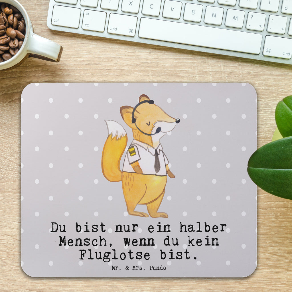 Mauspad Fluglotse mit Herz Mousepad, Computer zubehör, Büroausstattung, PC Zubehör, Arbeitszimmer, Mauspad, Einzigartiges Mauspad, Designer Mauspad, Mausunterlage, Mauspad Büro, Beruf, Ausbildung, Jubiläum, Abschied, Rente, Kollege, Kollegin, Geschenk, Schenken, Arbeitskollege, Mitarbeiter, Firma, Danke, Dankeschön, Fluglotse, Flugverkehrsleiter, Luftfahrtpersonal, Flugsicherung