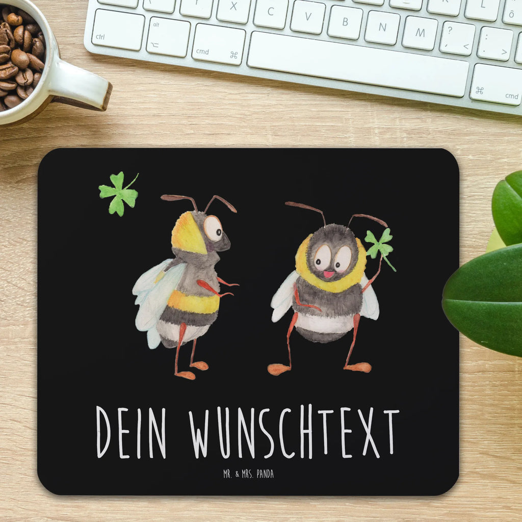 Personalisiertes Mauspad Bienen Paar Personalisiertes Mousepad, Personalisiertes Mouse Pad, Personalisiertes Mauspad, Mauspad mit Namen, Mousepad mit Namen, Mauspad bedrucken, Mousepad bedrucken, Namensaufdruck, selbst bedrucken, Arbeitszimmer Geschenk, Büro Geschenk, Mouse Pad mit Namen, Selbst bedrucken, Individuelles Mauspad, Einzigartiges Mauspad, Mauspad mit Namen gestalten, Liebe, Partner, Freund, Freundin, Ehemann, Ehefrau, Heiraten, Verlobung, Heiratsantrag, Liebesgeschenk, Jahrestag, Hocheitstag, Valentinstag, Geschenk für Frauen, Hochzeitstag, Mitbringsel, Geschenk für Freundin, Geschenk für Partner, Liebesbeweis, für Männer, für Ehemann, Schildkröten, verliebte Schildkröten