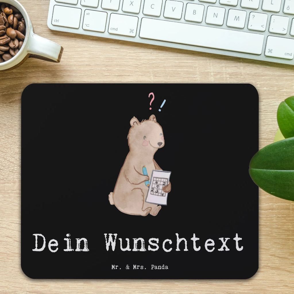 Personalisiertes Mauspad Bär Rätsel lösen Personalisiertes Mousepad, Personalisiertes Mouse Pad, Personalisiertes Mauspad, Mauspad mit Namen, Mousepad mit Namen, Mauspad bedrucken, Mousepad bedrucken, Namensaufdruck, selbst bedrucken, Arbeitszimmer Geschenk, Büro Geschenk, Mouse Pad mit Namen, Selbst bedrucken, Individuelles Mauspad, Einzigartiges Mauspad, Mauspad mit Namen gestalten, Geschenk, Sport, Sportart, Hobby, Schenken, Danke, Dankeschön, Auszeichnung, Gewinn, Sportler, Rätsel lösen, Kreuzworträtsel lösen, Knobeln, Gedächtnistraining, Gedächtnissport