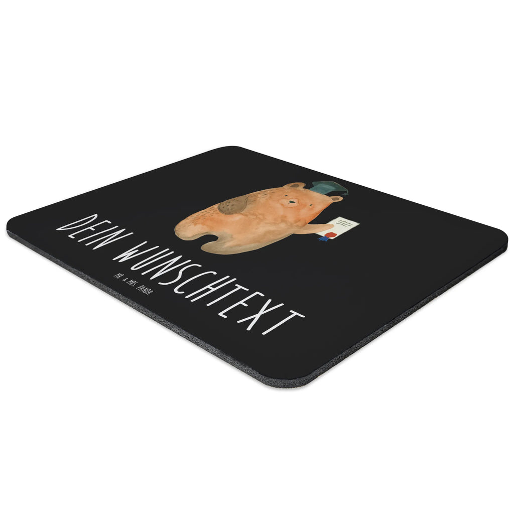 Personalisiertes Mauspad Prüfungsbär Personalisiertes Mousepad, Personalisiertes Mouse Pad, Personalisiertes Mauspad, Mauspad mit Namen, Mousepad mit Namen, Mauspad bedrucken, Mousepad bedrucken, Namensaufdruck, selbst bedrucken, Arbeitszimmer Geschenk, Büro Geschenk, Mouse Pad mit Namen, Selbst bedrucken, Individuelles Mauspad, Einzigartiges Mauspad, Mauspad mit Namen gestalten, Bär, Teddy, Teddybär, Abitur, Prüfungen, Prüfung bestanden, Abschluss, Zeugnis, Abschlusszeugnis