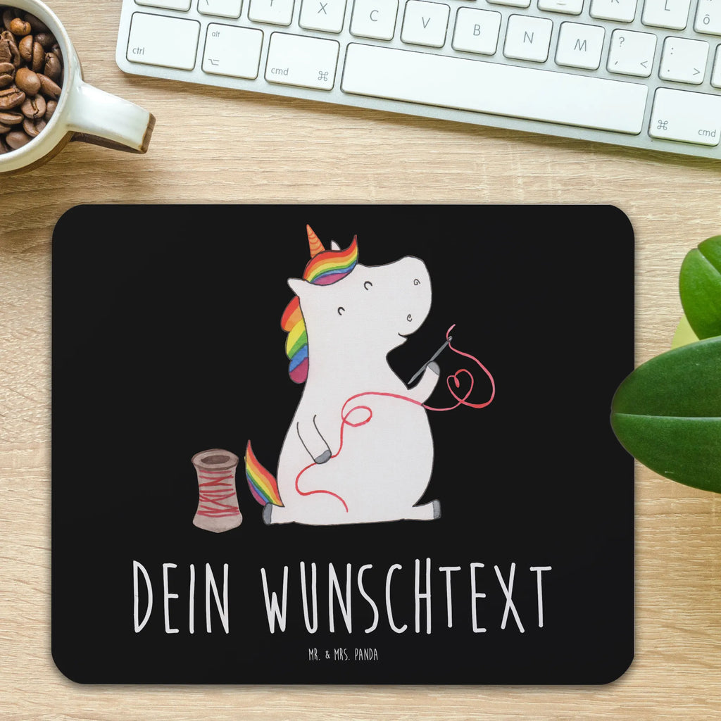 Personalisiertes Mauspad Einhorn Näherin Personalisiertes Mousepad, Personalisiertes Mouse Pad, Personalisiertes Mauspad, Mauspad mit Namen, Mousepad mit Namen, Mauspad bedrucken, Mousepad bedrucken, Namensaufdruck, selbst bedrucken, Arbeitszimmer Geschenk, Büro Geschenk, Mouse Pad mit Namen, Selbst bedrucken, Individuelles Mauspad, Einzigartiges Mauspad, Mauspad mit Namen gestalten, Einhorn, Einhörner, Einhorn Deko, Unicorn, Näherin, nähen, Mädchen, Freundin, Häkeln, Stricken, basteln, Nähzimmer