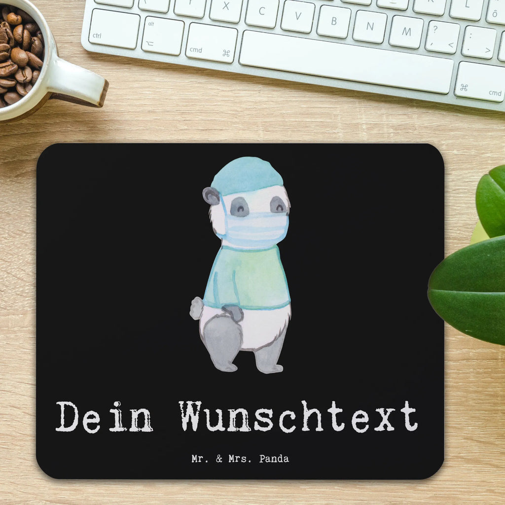 Personalisiertes Mauspad Chirurg mit Herz Personalisiertes Mousepad, Personalisiertes Mouse Pad, Personalisiertes Mauspad, Mauspad mit Namen, Mousepad mit Namen, Mauspad bedrucken, Mousepad bedrucken, Namensaufdruck, selbst bedrucken, Arbeitszimmer Geschenk, Büro Geschenk, Mouse Pad mit Namen, Selbst bedrucken, Individuelles Mauspad, Einzigartiges Mauspad, Mauspad mit Namen gestalten, Beruf, Ausbildung, Jubiläum, Abschied, Rente, Kollege, Kollegin, Geschenk, Schenken, Arbeitskollege, Mitarbeiter, Firma, Danke, Dankeschön, Chirurg, Unfallchirurg, Notfallchirurg, Krankenhaus, Arzt, Mediziner